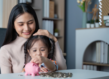 Child learning how to save money with a piggy bank – financial literacy for kids in Las Vegas